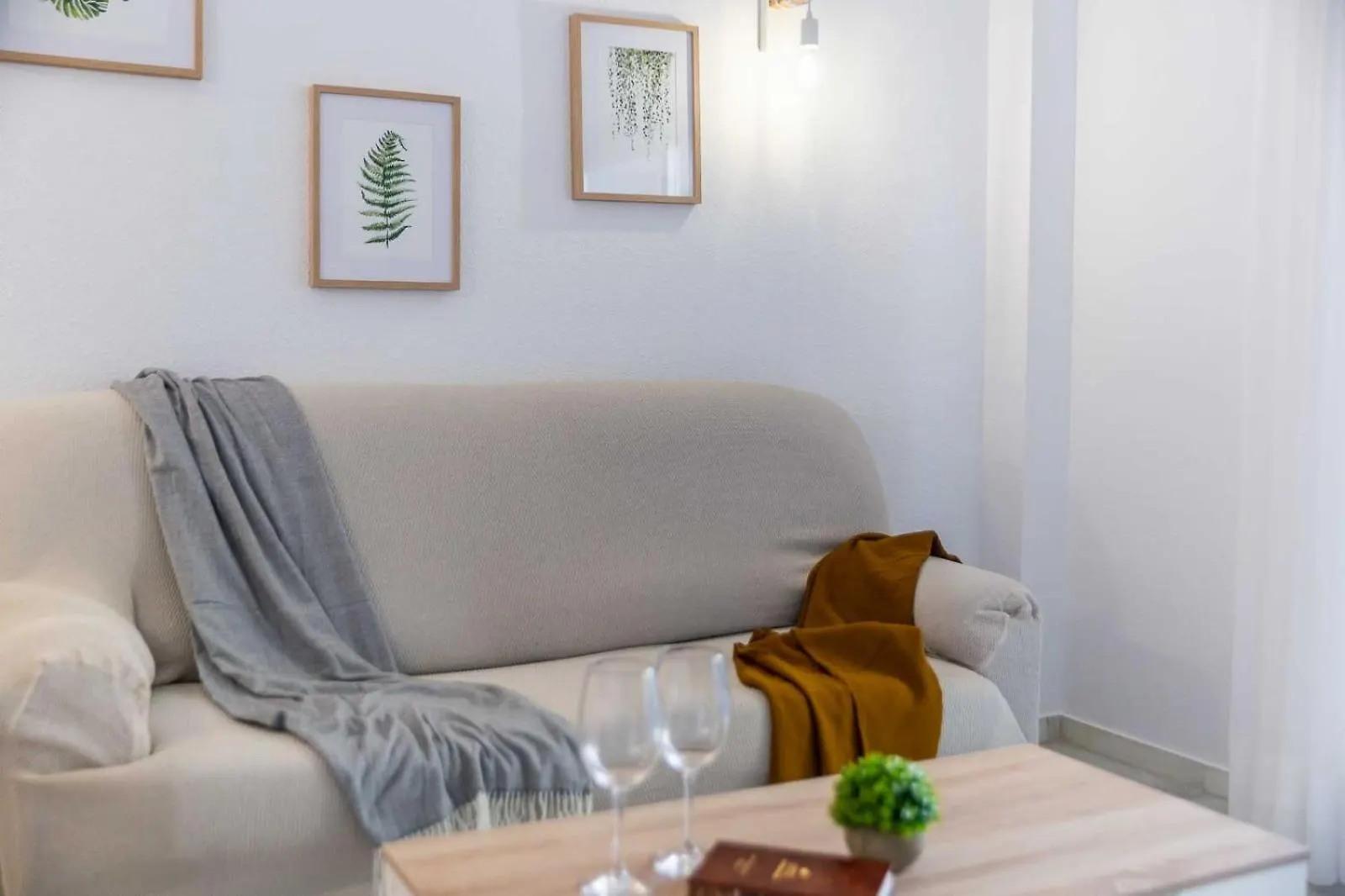 Paseo Marítimo Rey de España esquina Lope de Vega 1 dormitorio más sofá cama salón y cama supletoria Fuengirola Apartamento